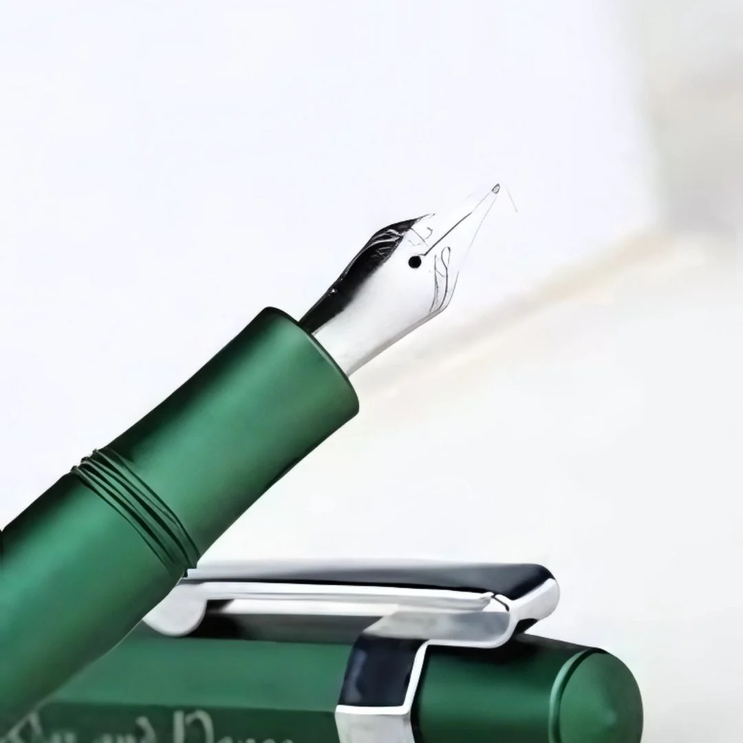 Delike Alpha Fountain Pen – Lightweight Aluminum Alloy Body with Clip & Converter, Fine 0.5mm Nib, Compact Design – Red / Green - Image 6