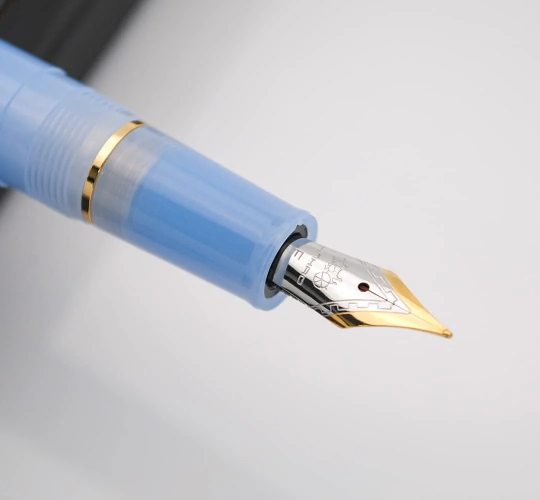 Jinhao 82 Transparent Acrylic Fountain Pen with Gold Clip, Iridium Fine Nib & Ink Converter – Light Blue - Image 2