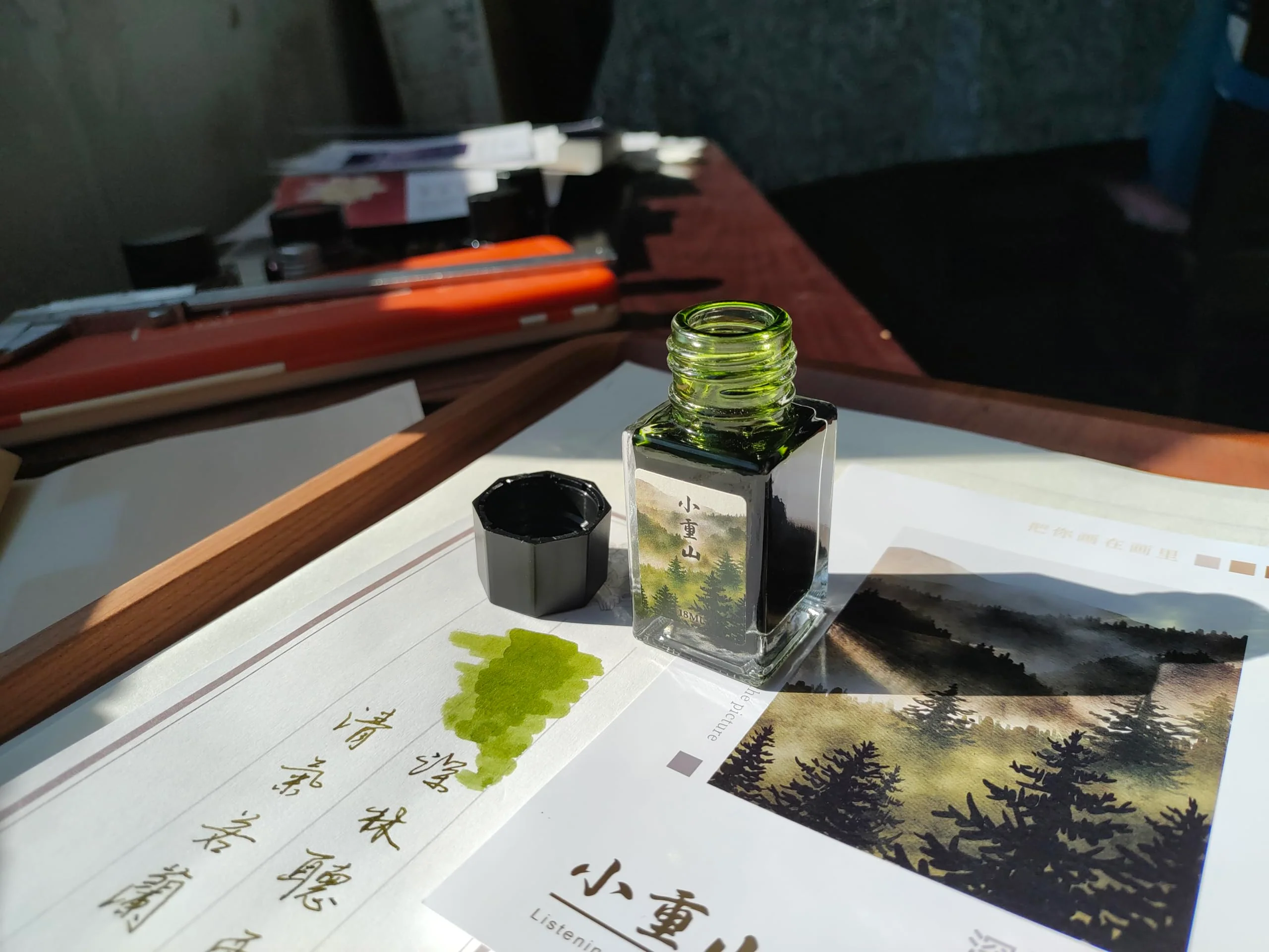 Moonman 18ml Glass Bottle Fountain Pen Colour Ink, No Blocking, Non Carbon Dye, Classic Designed Bottle Ink (Muddy Green) - Image 3