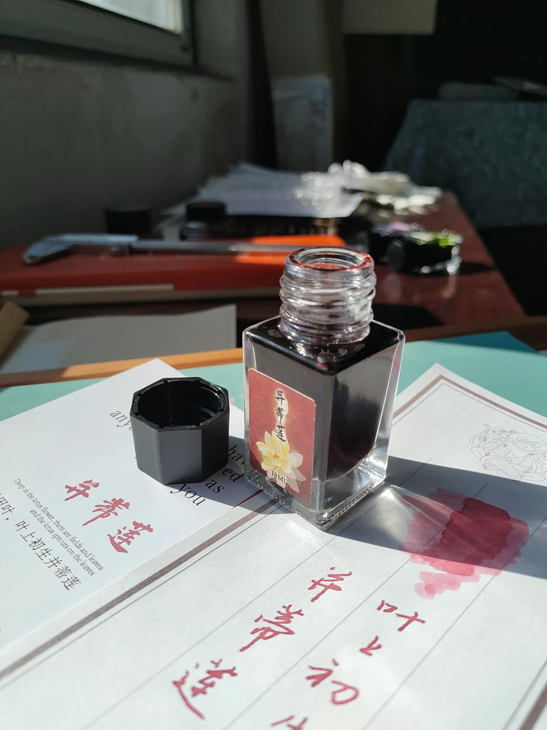 Moonman 18ml Glass Bottle Fountain Pen Colour Ink, No Blocking, Non Carbon Dye, Classic Designed Bottle Ink (Lotus Red) - Image 4