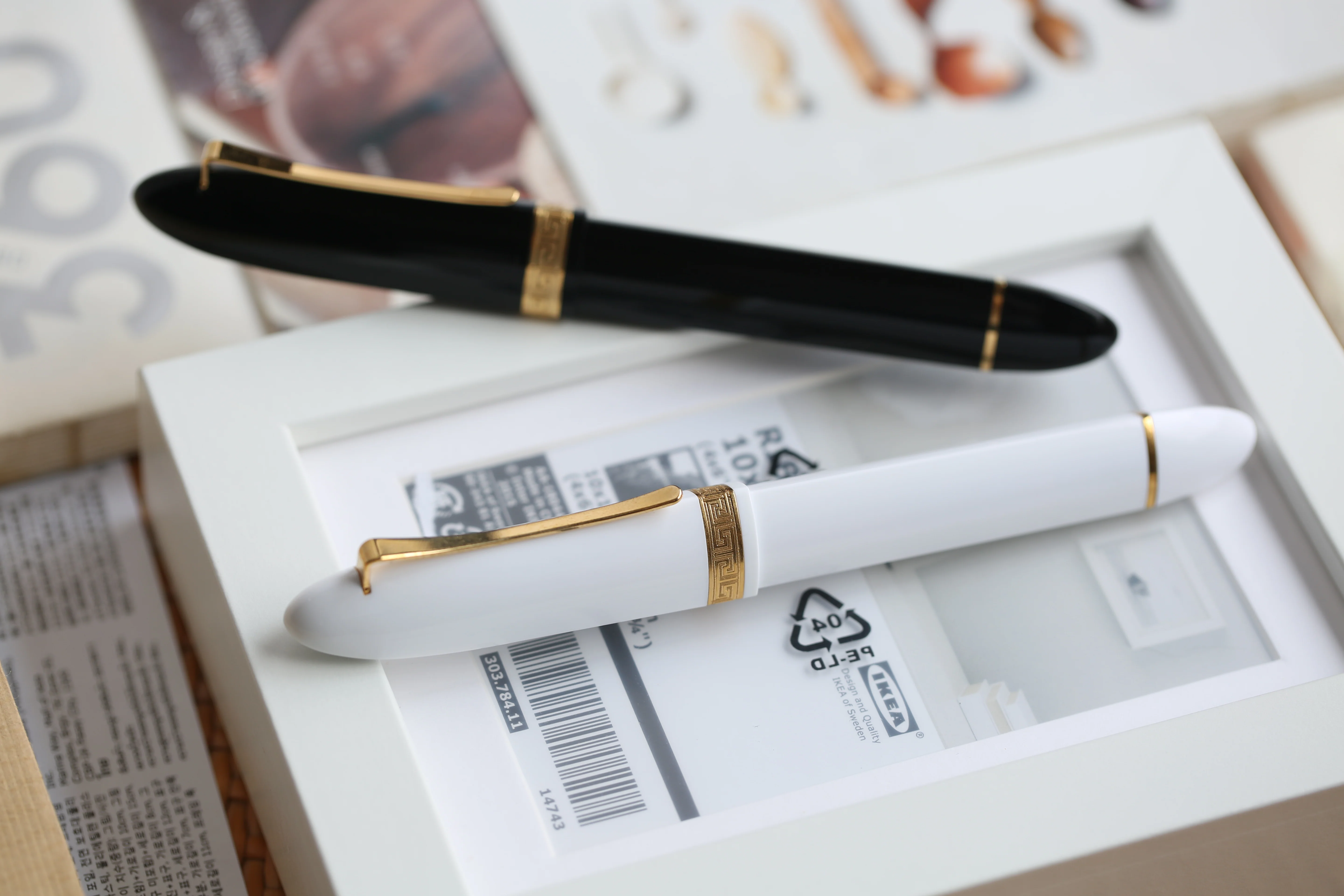 Moonman V60 Triangular Piston Fountain Pen – Ergonomic Extra Fine Writing Instrument with Resin Body And Gift Box (Black With Golden Trim & Clip) - Image 3
