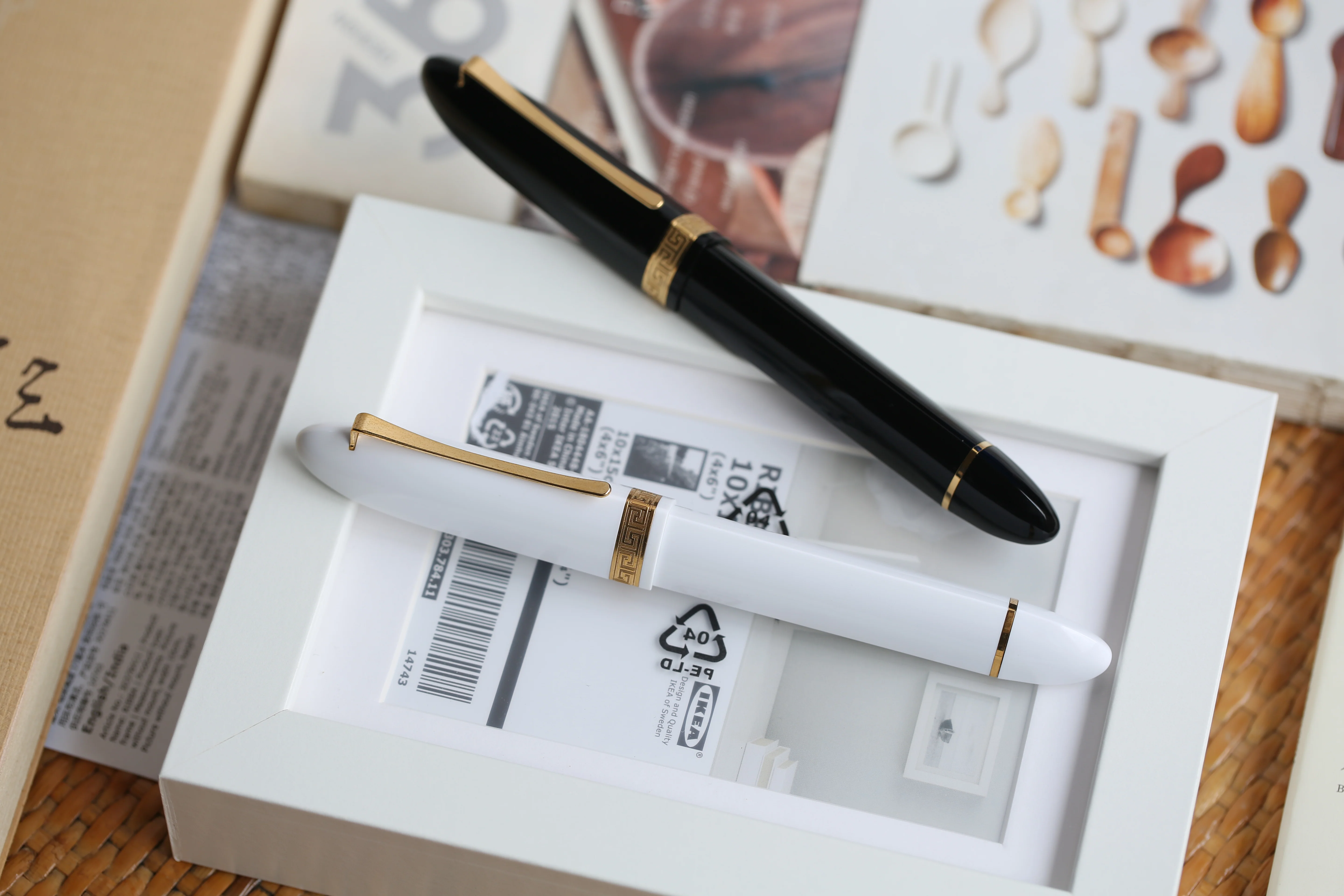 Moonman V60 Triangular Piston Fountain Pen – Ergonomic Extra Fine Writing Instrument with Resin Body And Gift Box (Black With Golden Trim & Clip) - Image 6