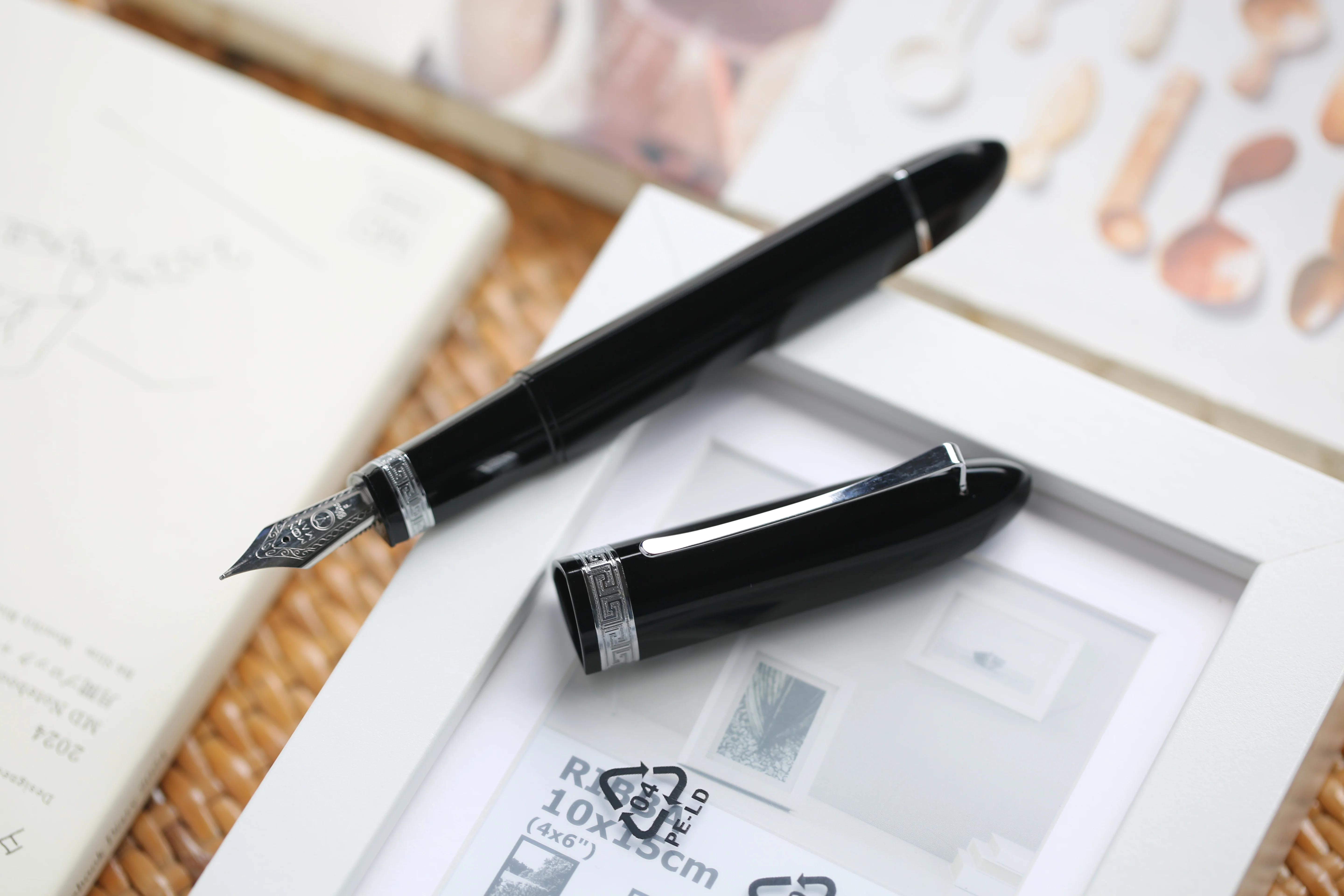 Moonman V60 Triangular Piston Fountain Pen – Ergonomic Fine Writing Instrument with Resin Body And Gift Box (Black With Silver Trim & Clip) - Image 2