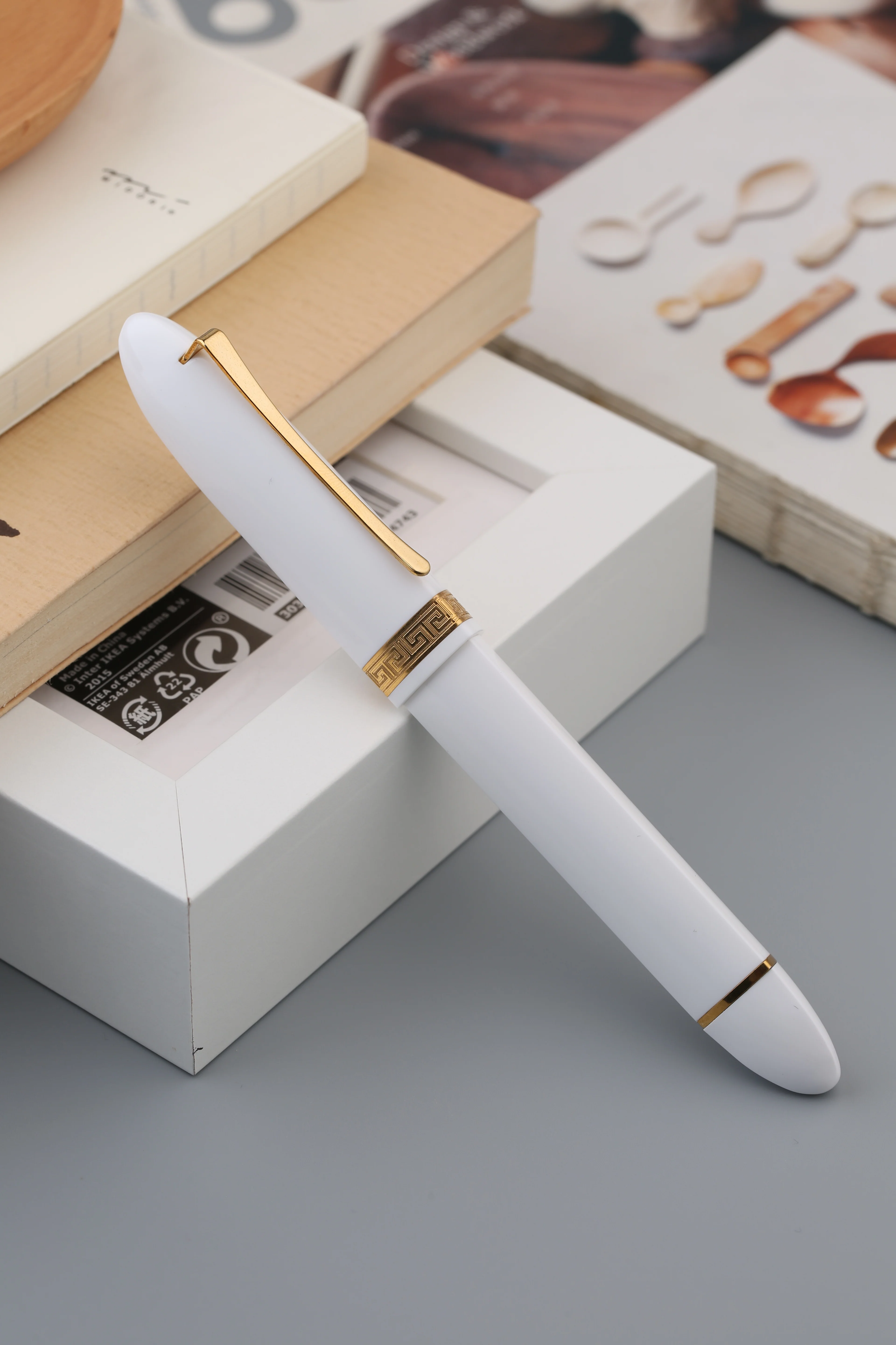 Moonman V60 Triangular Piston Fountain Pen – Ergonomic Extra Fine Writing Instrument with Resin Body And Gift Box (White With Gold Trim & Clip) - Image 3