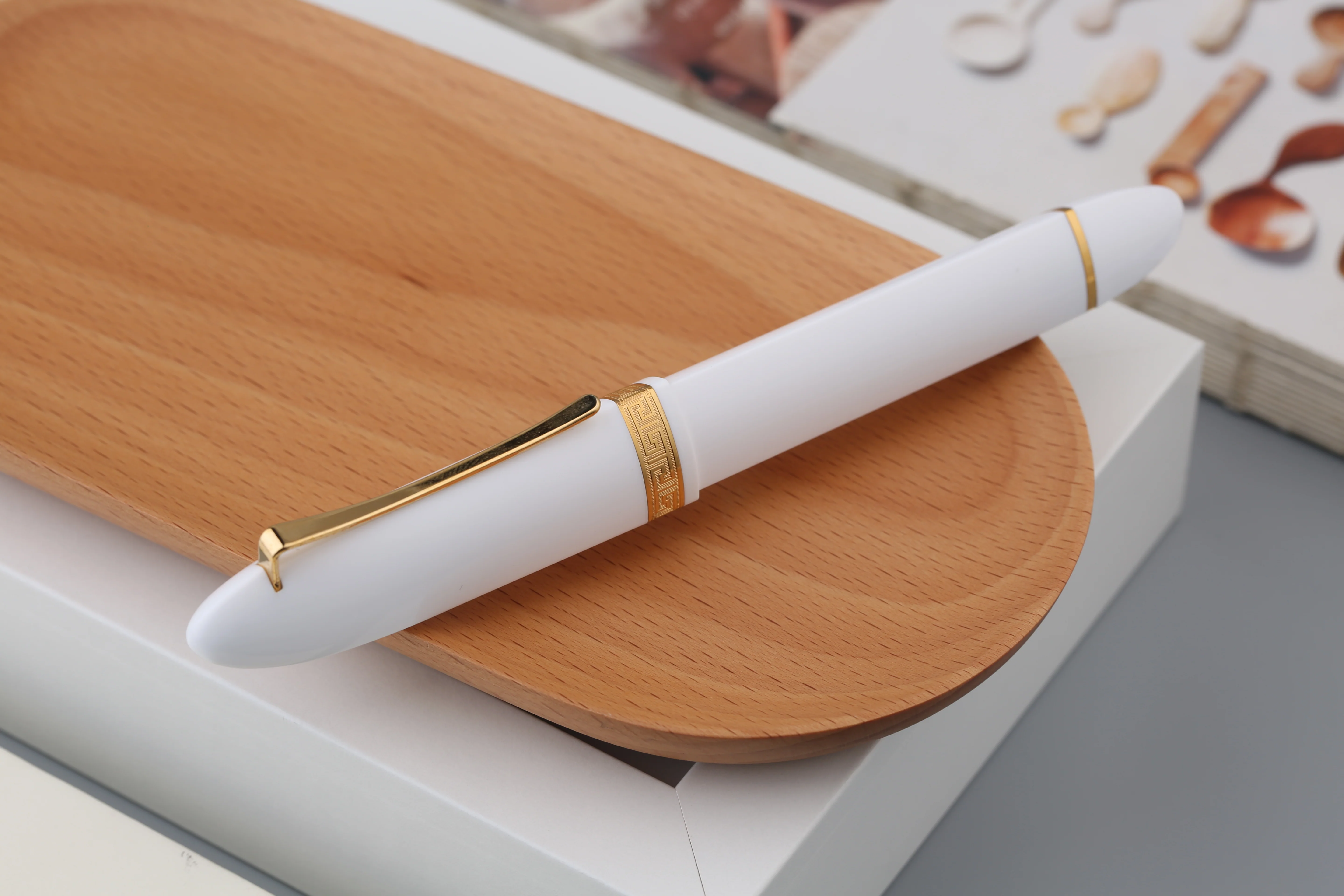 Moonman V60 Triangular Piston Fountain Pen – Ergonomic Extra Fine Writing Instrument with Resin Body And Gift Box (White With Gold Trim & Clip) - Image 5