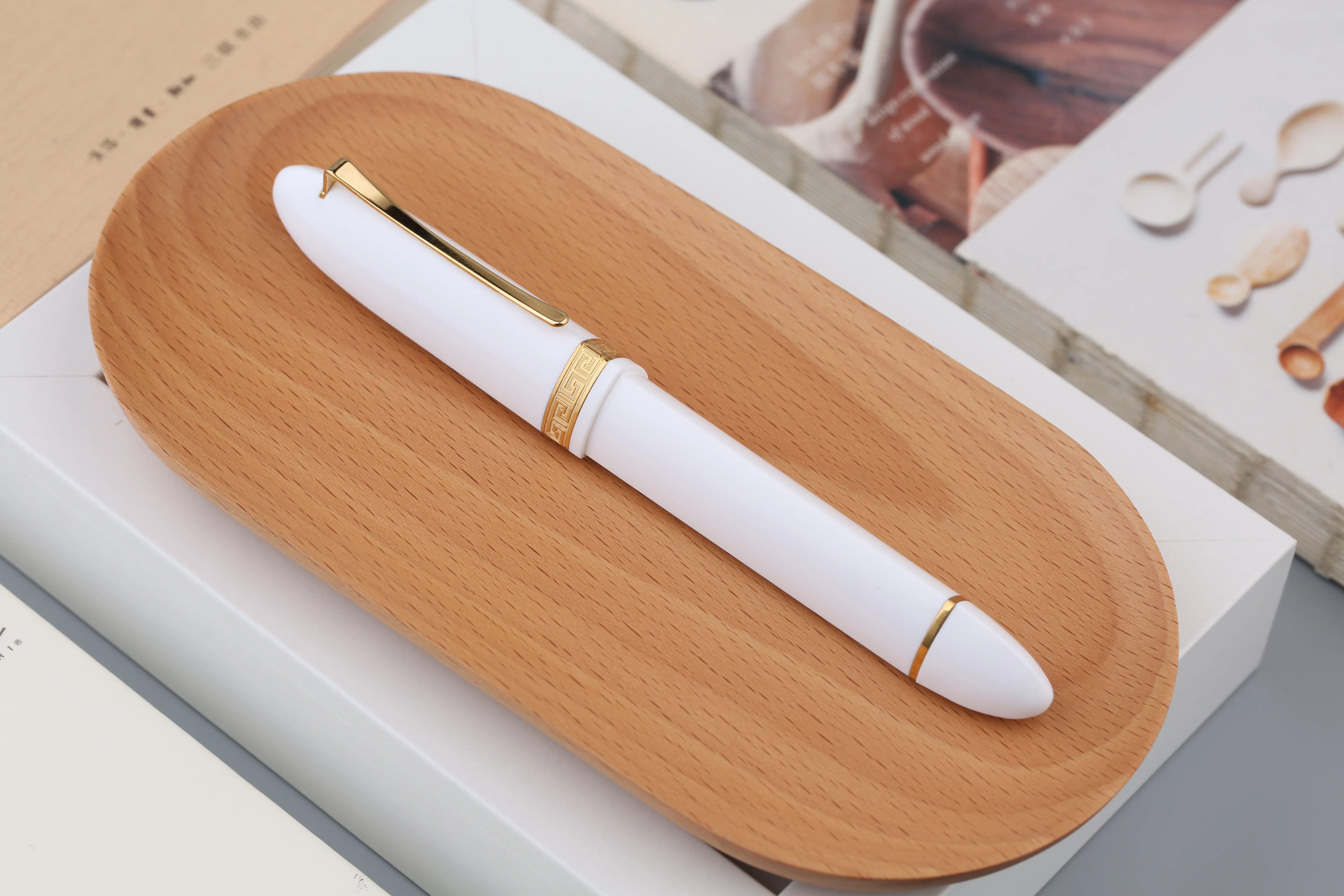 Moonman V60 Triangular Piston Fountain Pen – Ergonomic Extra Fine Writing Instrument with Resin Body And Gift Box (White With Gold Trim & Clip) - Image 6