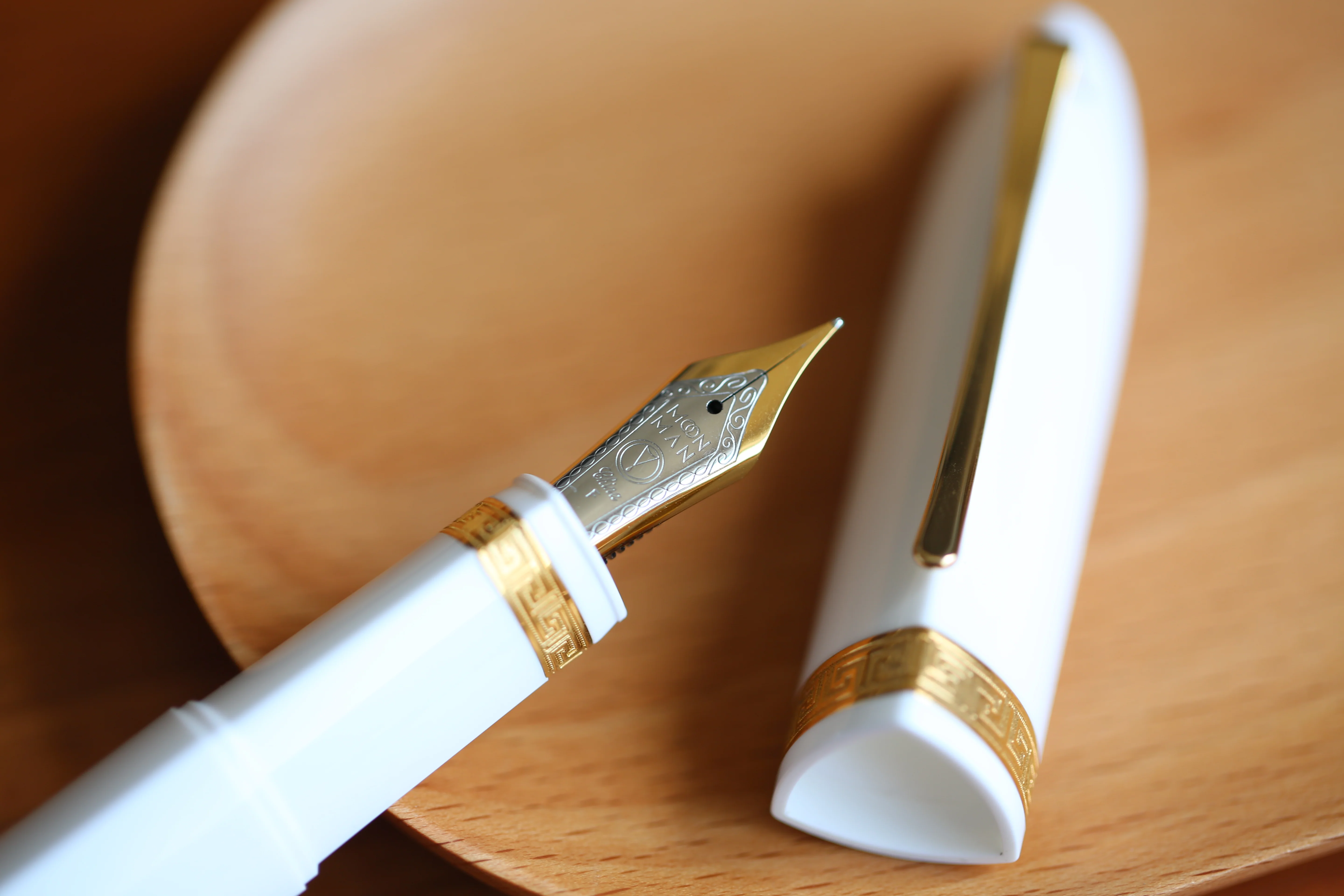 Moonman V60 Triangular Piston Fountain Pen – Ergonomic Extra Fine Writing Instrument with Resin Body And Gift Box (White With Gold Trim & Clip) - Image 8