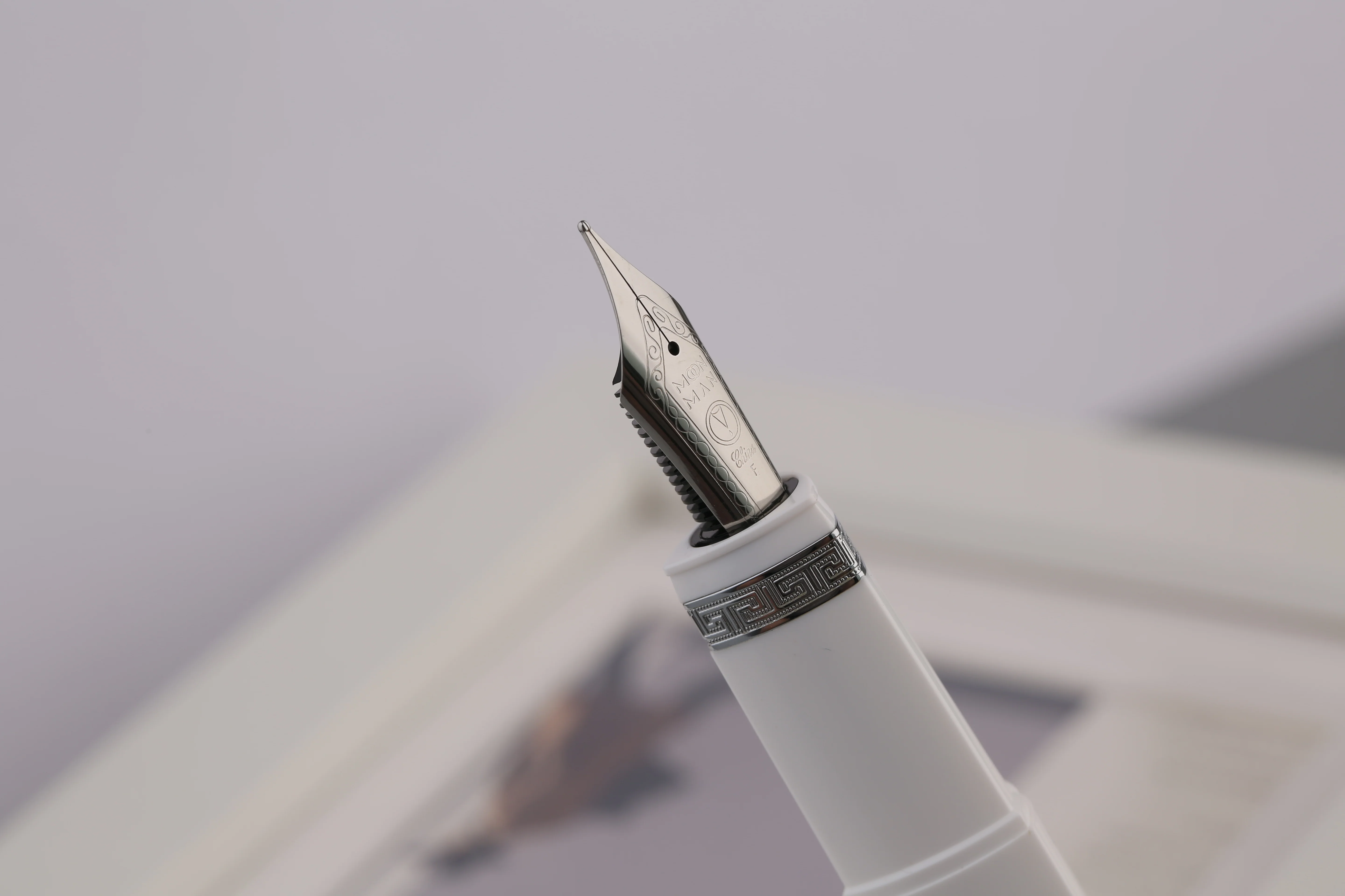 Moonman V60 Triangular Piston Fountain Pen – Ergonomic Fine Writing Instrument with Resin Body And Gift Box (White With Silver Trim & Clip) - Image 3