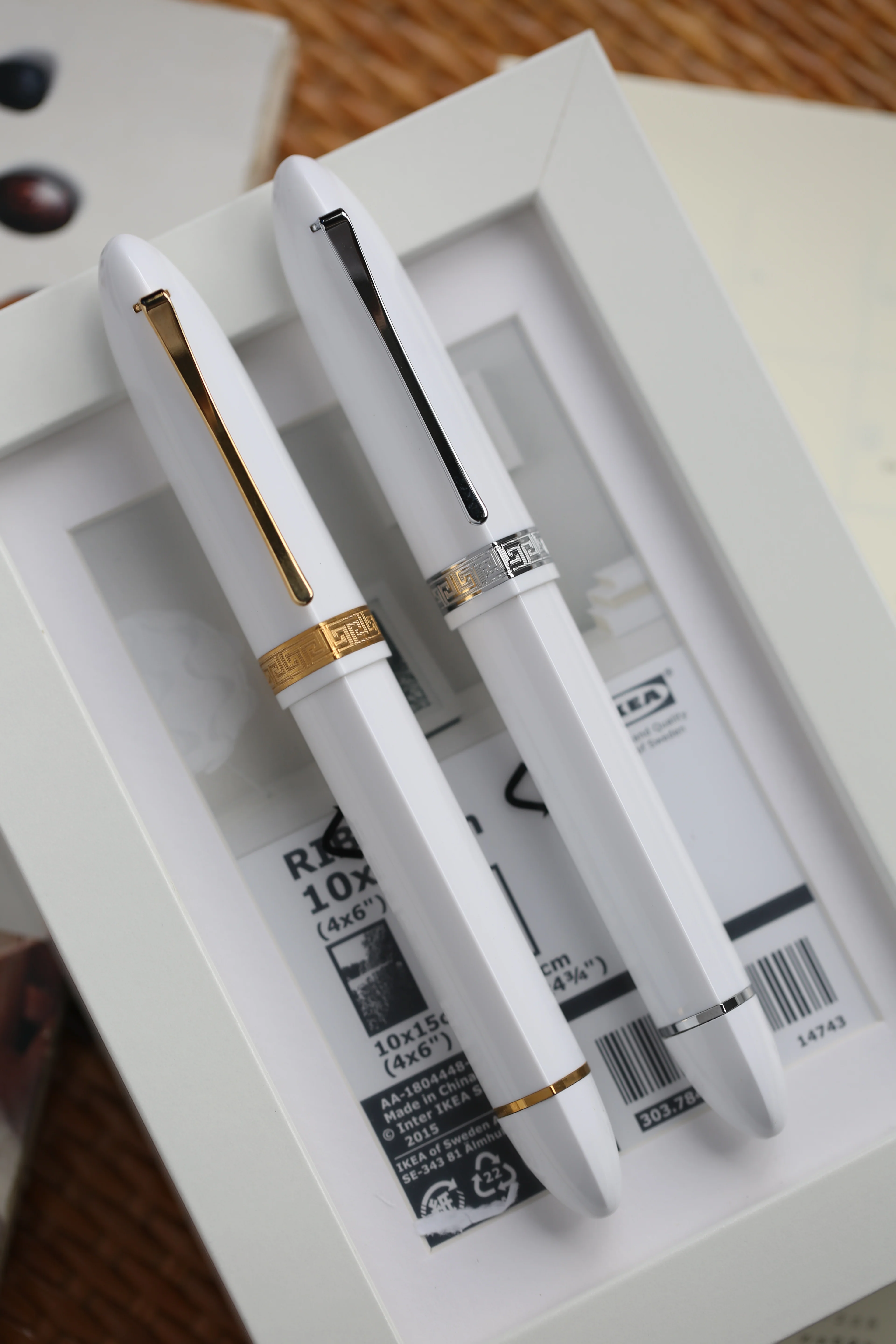 Moonman V60 Triangular Piston Fountain Pen – Ergonomic Fine Writing Instrument with Resin Body And Gift Box (White With Silver Trim & Clip) - Image 5