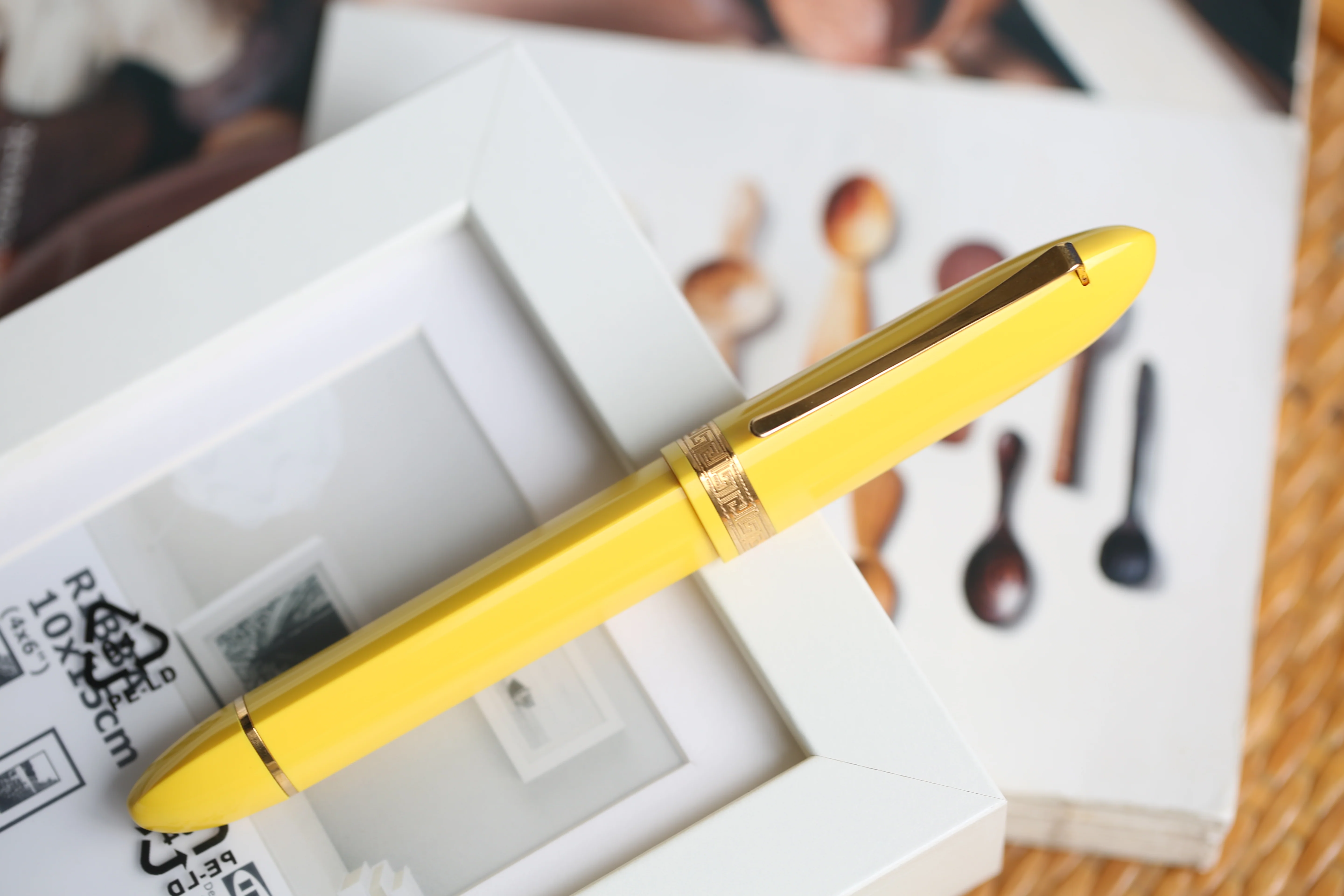 Moonman V60 Triangular Piston Fountain Pen – Ergonomic Fine Writing Instrument with Resin Body And Gift Box (Yellow With Gold Trim & Clip) - Image 7