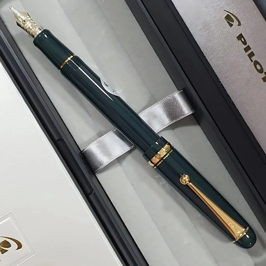 Pilot Custom 74 Fountain Pen – 14K Gold Medium Nib (No.10), Black or Green Resin Body with Gold Trim, Screw-Cap, CON-40 Converter, Made in Japan - Image 10